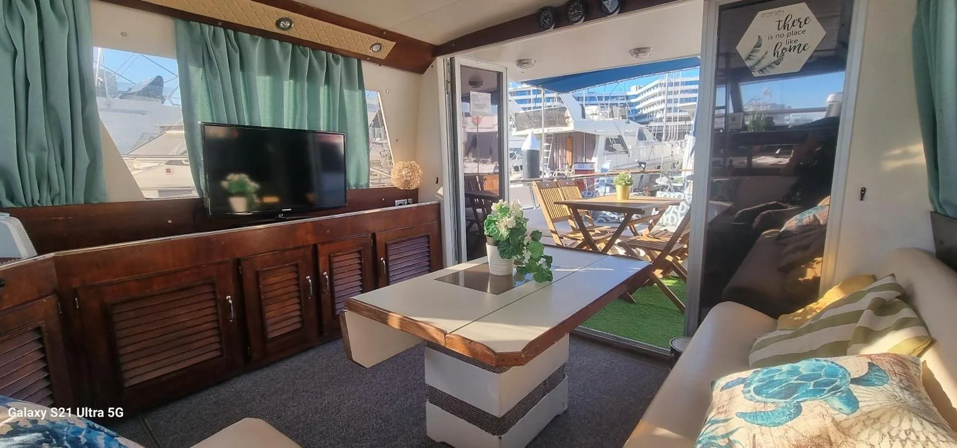 Beautiful And Comfy Boat In Barcelona With Boat Tour Option Hotel