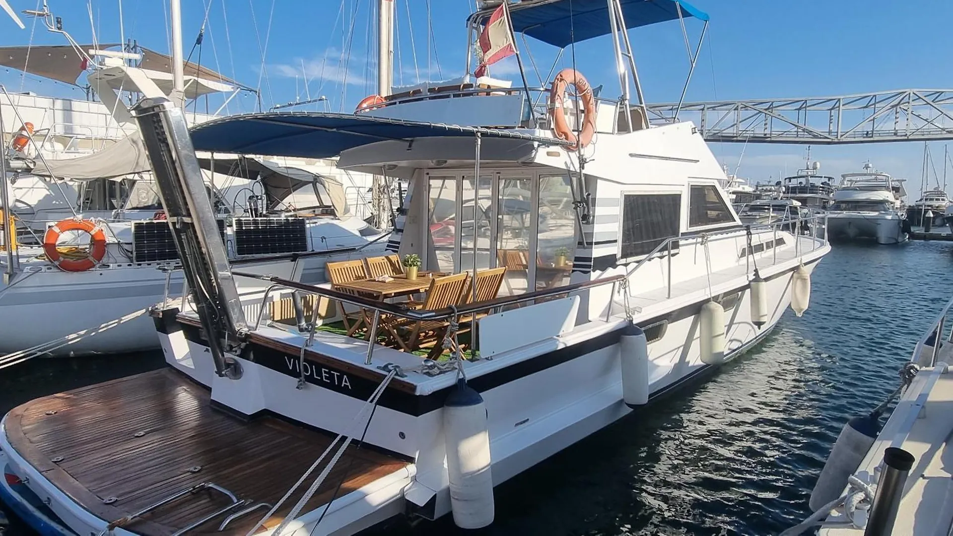 Beautiful And Comfy Boat In Barcelona With Boat Tour Option Hotel Botel