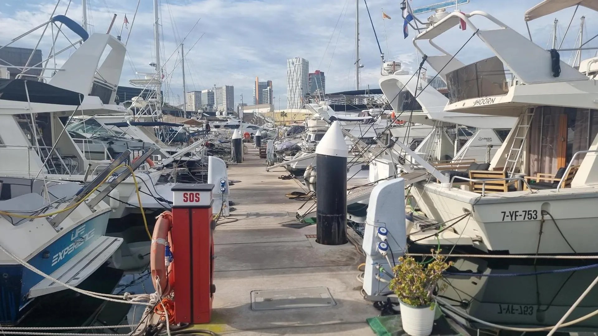 Beautiful And Comfy Boat In Barcelona With Boat Tour Option Hotel